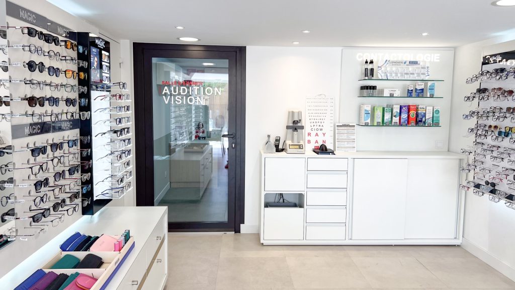 Magasin Opticien 13 rue Jean Jaurès 83110 SANARY-SUR-MER intérieur