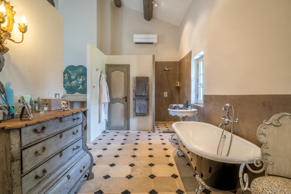 Photographs of Mas des Traditions villa in Provence - Image 20 of 41