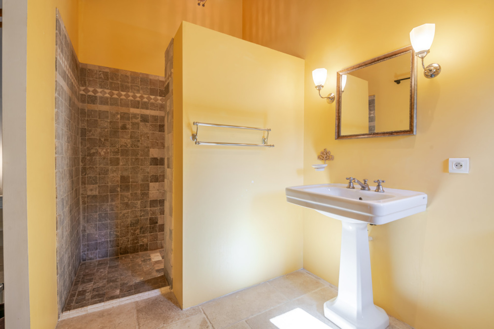 Photographs of Mas d’Oppede villa in Provence - Image 29 of 36