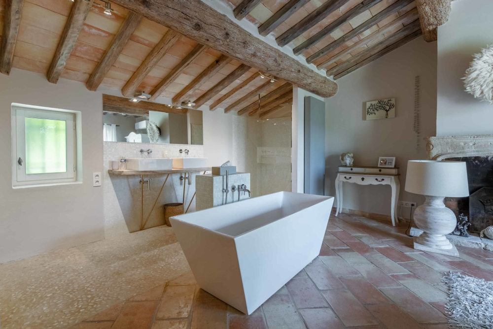 Photographs of Le Mas des Lavandins villa in Provence - Image 10 of 53