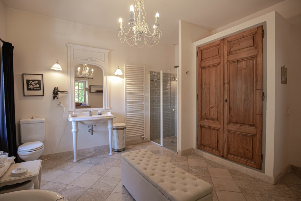 Photographs of Mas de Gavon villa in Provence - Image 16 of 32
