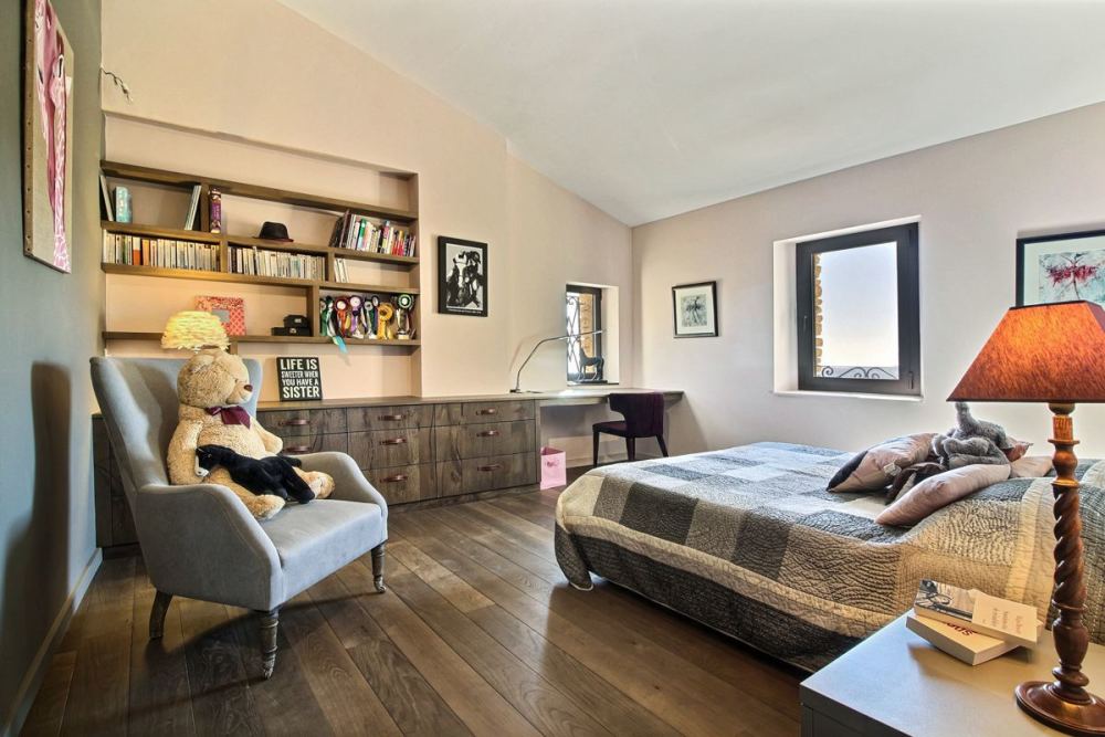 Photographs of Mas de Bellecour villa in Provence - Image 17 of 37