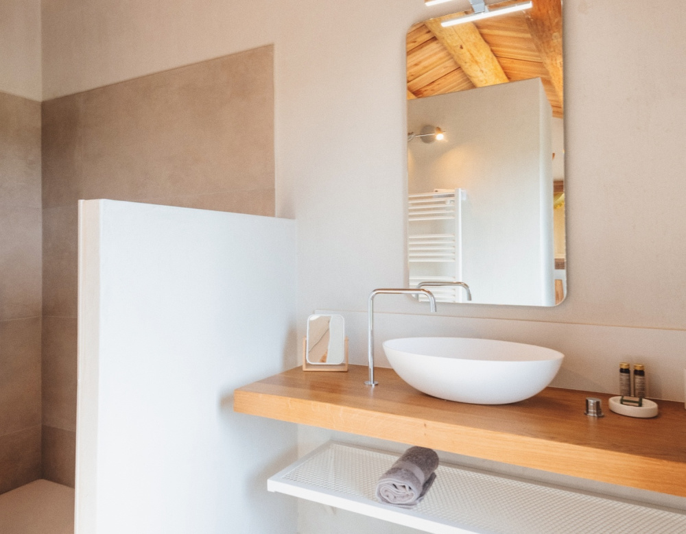 Photographs of Mas des Charmes villa in Provence - Image 32 of 39