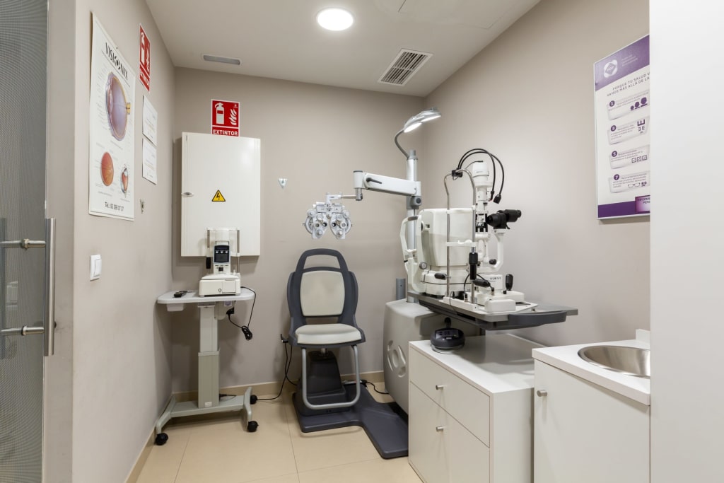 Tienda Óptico C.C. NEVADA SHOPPING -  Calle Hipócrates, s/n, Local 49 18100 GRANADA interior