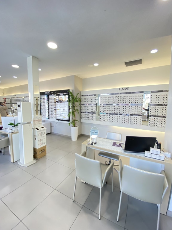 Magasin Opticien 16 boulevard du 14 juillet 13500 MARTIGUES intérieur