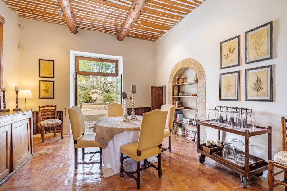 Photographs of Chateau de Sannes villa in Provence - Image 42 of 61