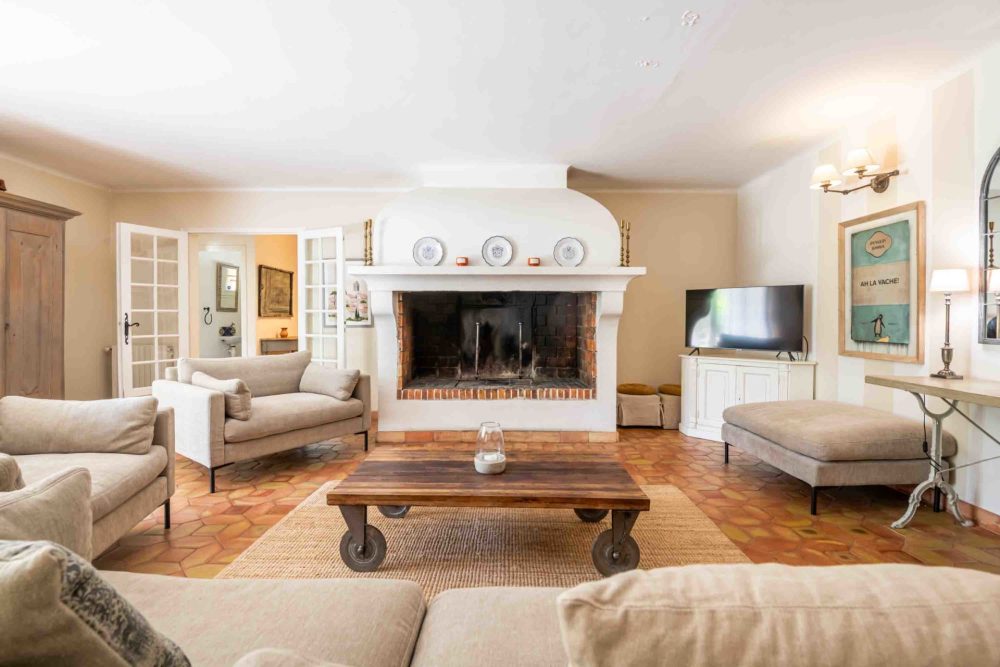 Photographs of Le Mas de Gancel villa in Provence - Image 11 of 41