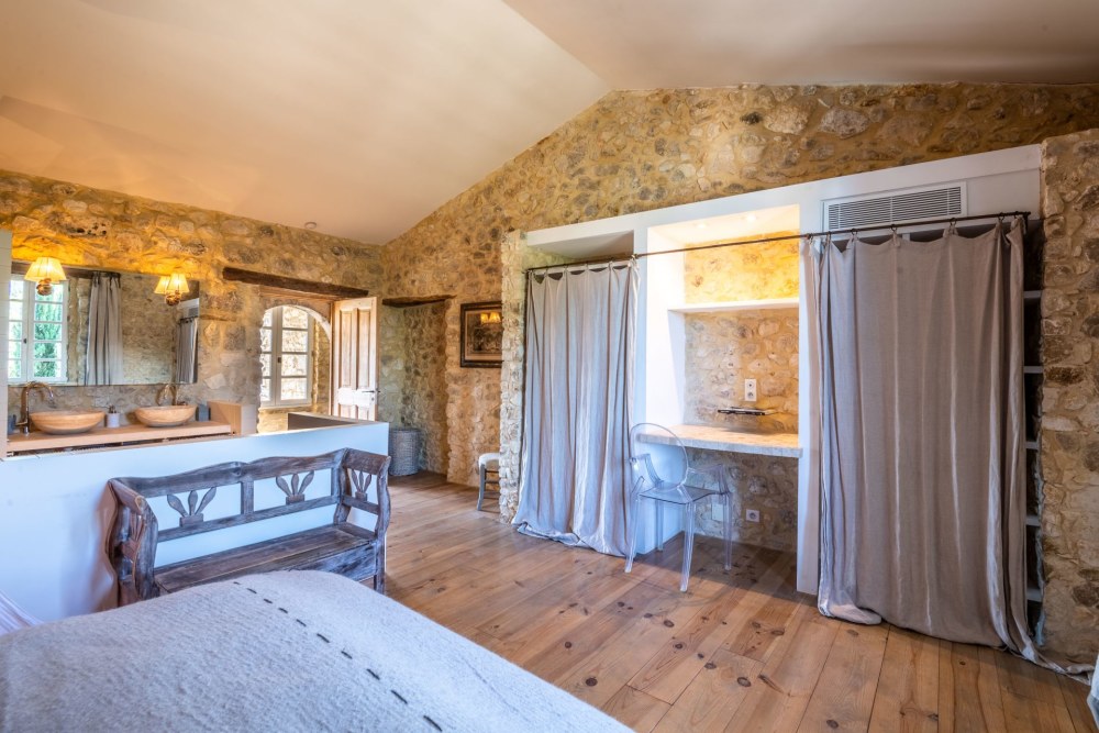 Photographs of Mas des Gardois villa in Provence - Image 30 of 58
