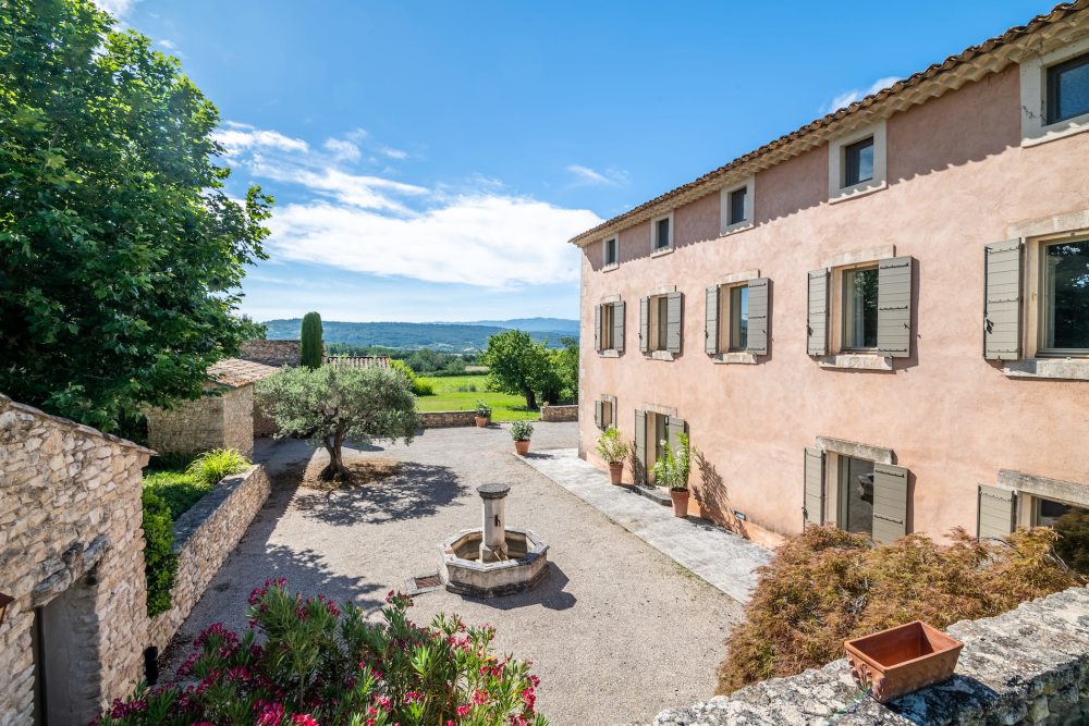 Photographs of Bastide du Baron villa in Provence - Image 1 of 50