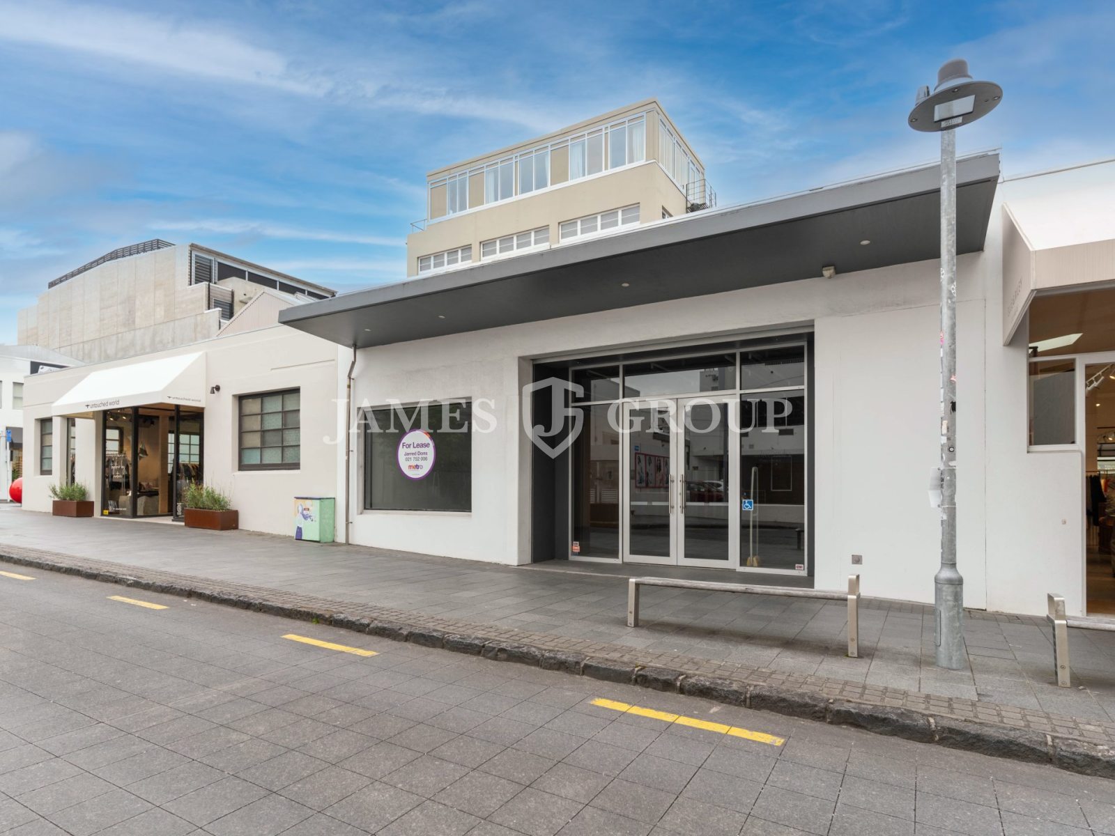 Modern Open Plan Retail With Strong Foot Traffic