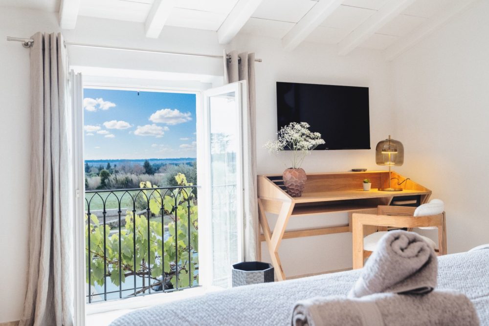 Photographs of Mas des Charmes villa in Provence - Image 17 of 39