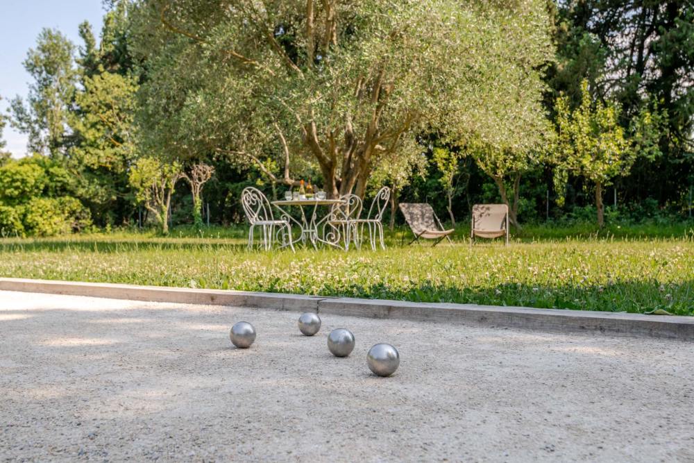 Photographs of Mas des Pêchers villa in Provence - Image 20 of 52