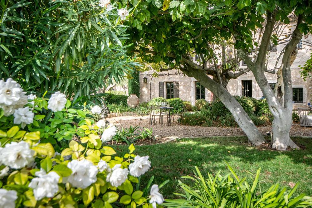 Photographs of Mas des Rêveries villa in Provence - Image 2 of 40
