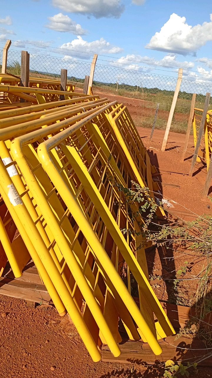 Lot of Metal Structures / BOX F20