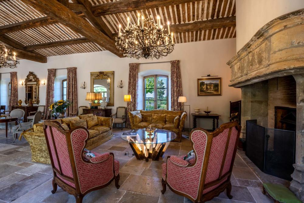 Photographs of Domaine du Lys villa in Provence - Image 5 of 45