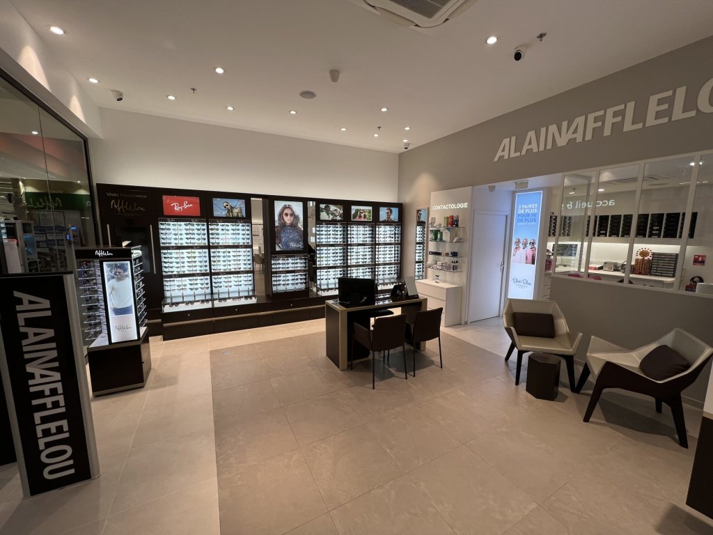 Magasin Opticien C.C. Carrefour - ville Haute 77130 MONTEREAU-FAULT-YONNE intérieur