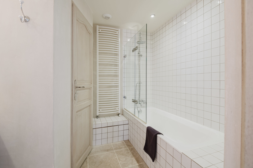 Photographs of Mas la Bergerie de Cabrieres villa in Provence - Image 48 of 56