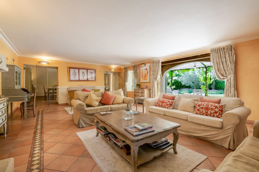 Photographs of Mas de Ribe villa in Provence - Image 6 of 50