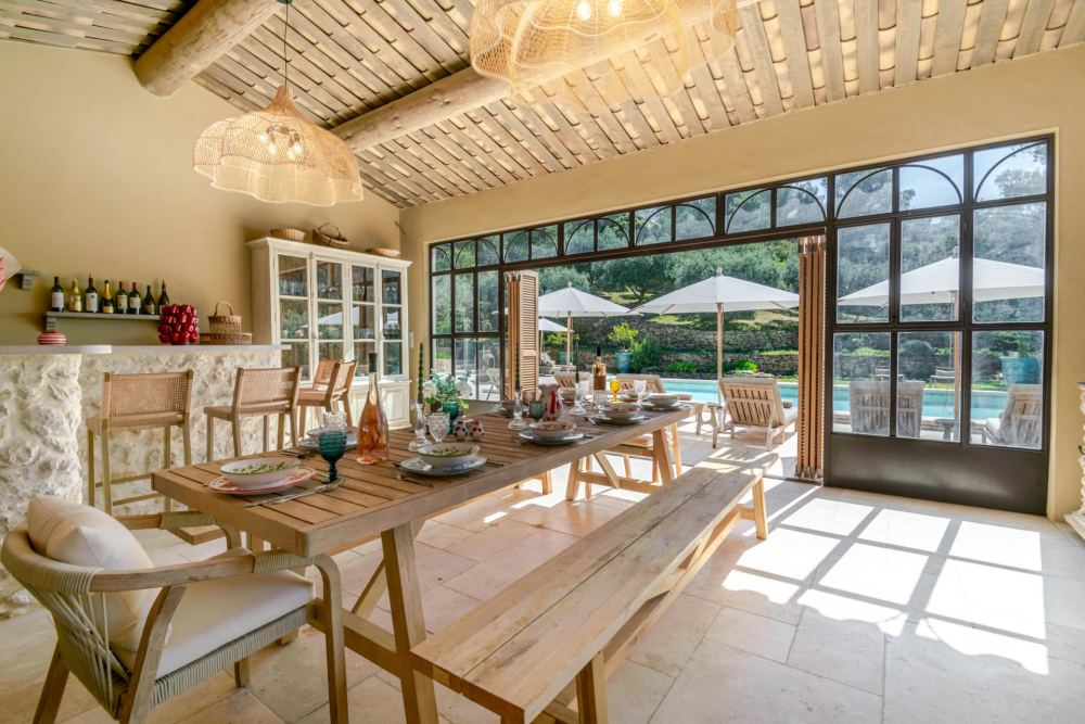 Photographs of Mas de l’Ecrin villa in Provence - Image 3 of 50