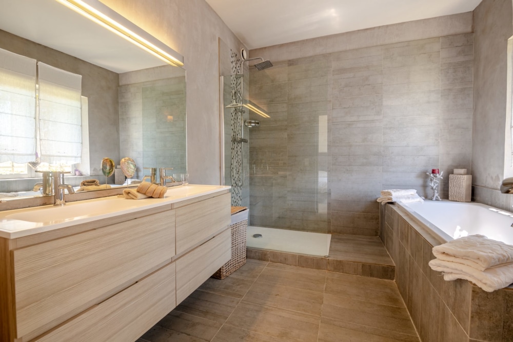 Photographs of Mas Bonheur villa in Provence - Image 16 of 32