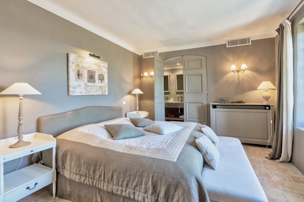 Photographs of Mas de la Quietude villa in Provence - Image 36 of 48
