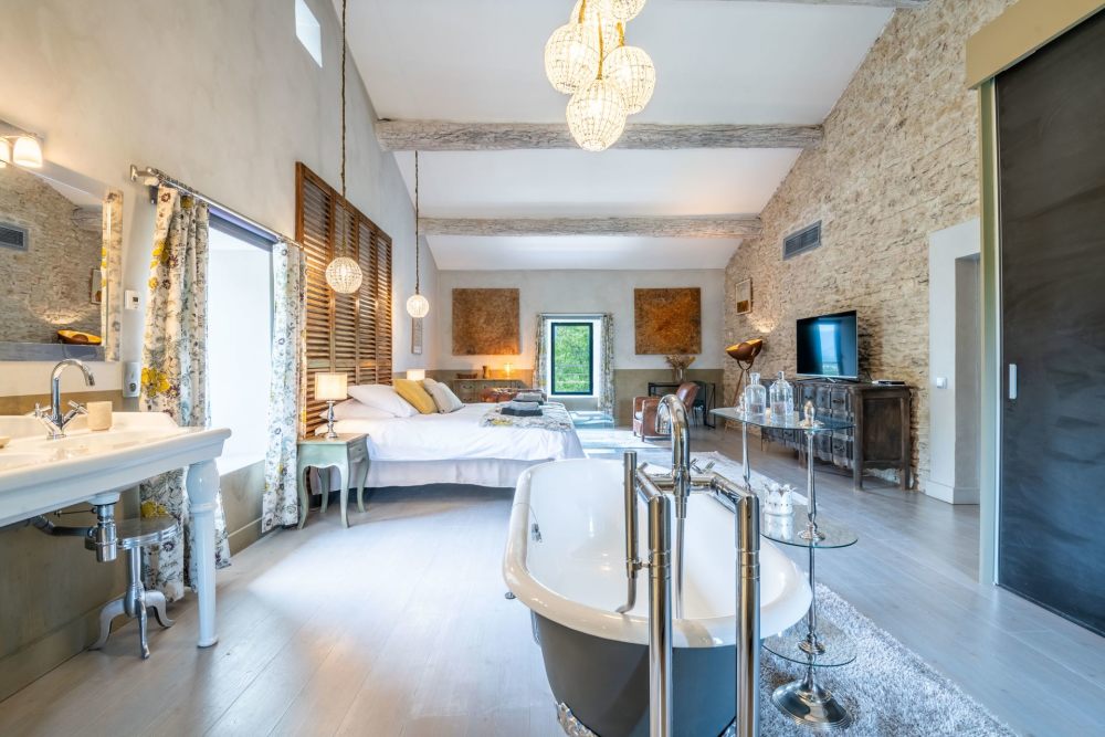 Photographs of Bastide de la Senancole villa in Provence - Image 19 of 52