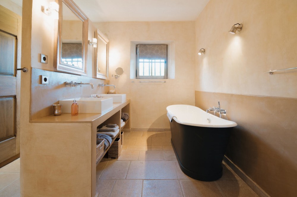 Photographs of Bastide du Calavon villa in Provence - Image 37 of 57