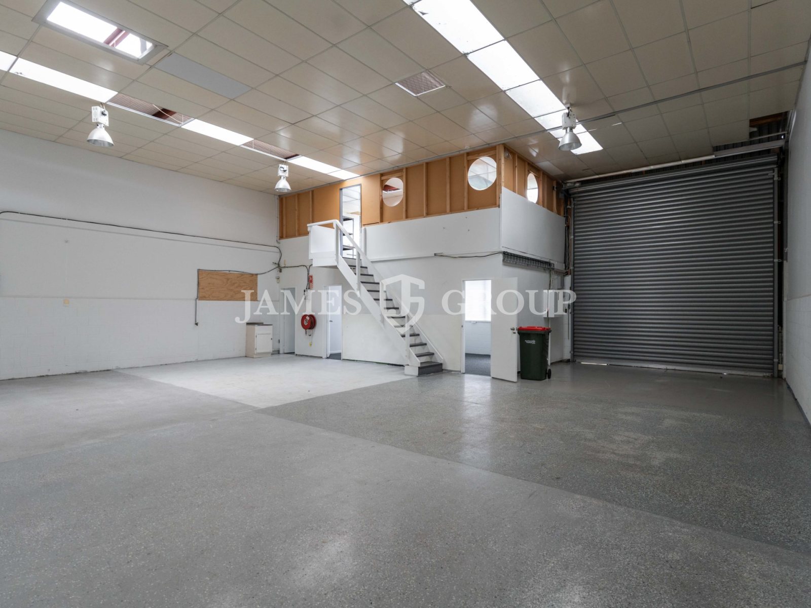 Henderson High Stud Unit + 3 Carparks | 180sqm