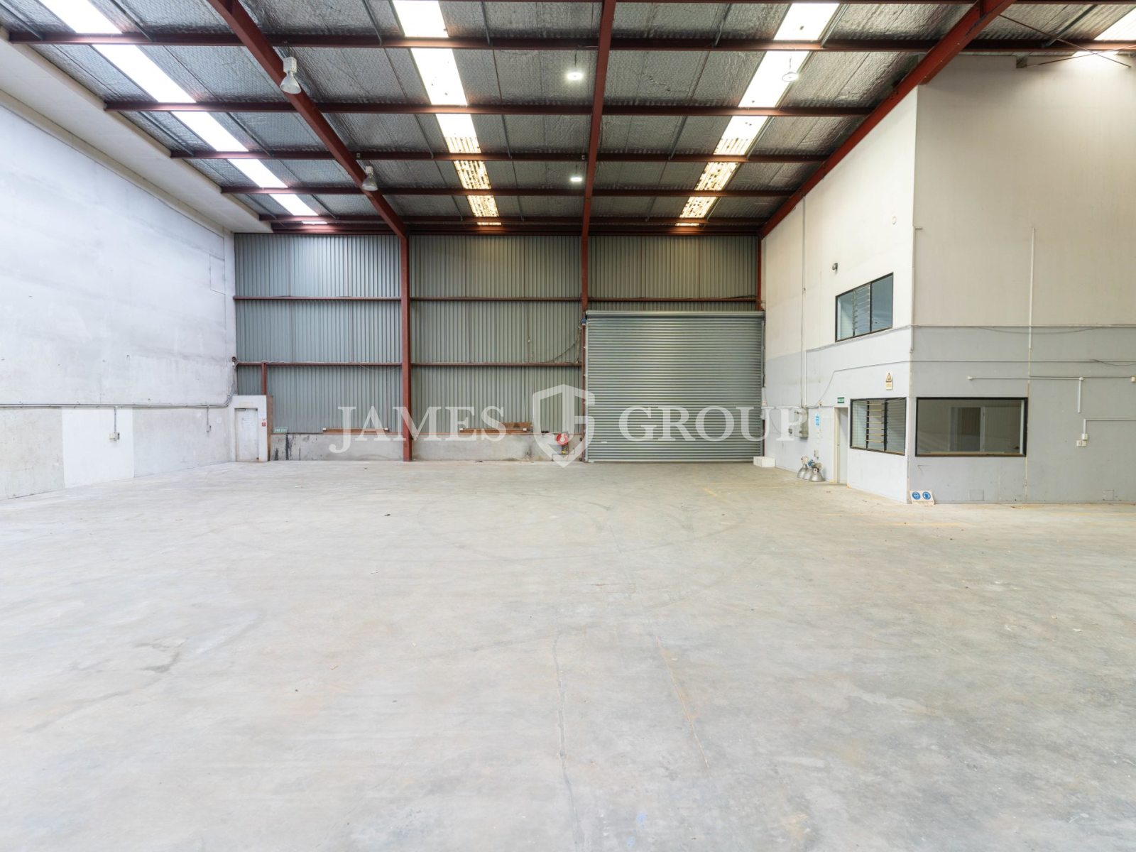 694m² | High-stud Warehouse | 8 Carparks