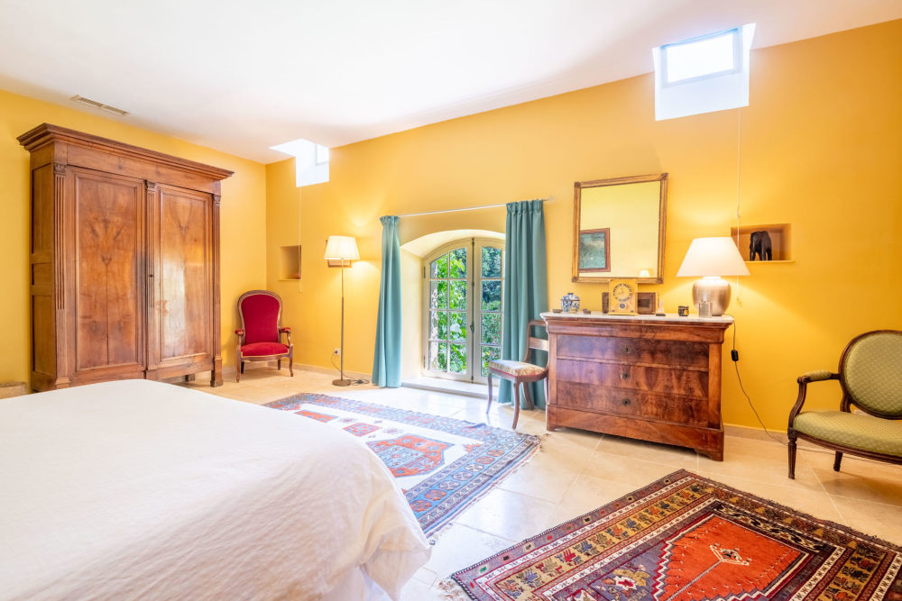 Photographs of Mas de Montolivet villa in Provence - Image 33 of 42