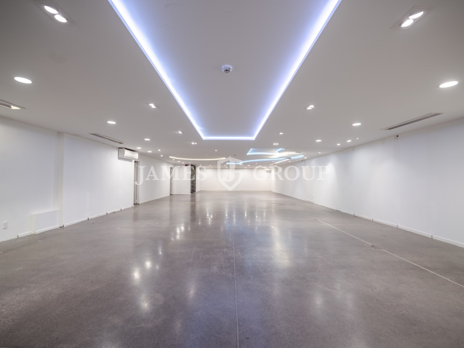 Versatile Open-plan Retail/storage