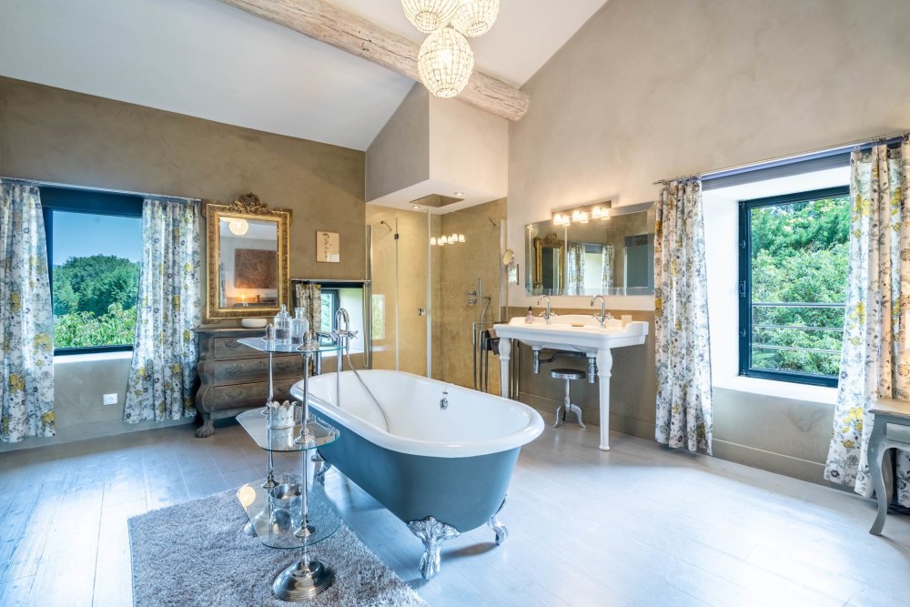Photographs of Bastide de la Senancole villa in Provence - Image 20 of 52