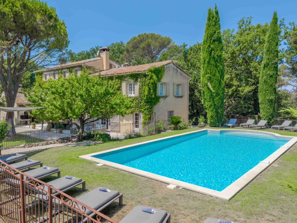 Photographs of Le Mas de Gancel villa in Provence - Image 3 of 41