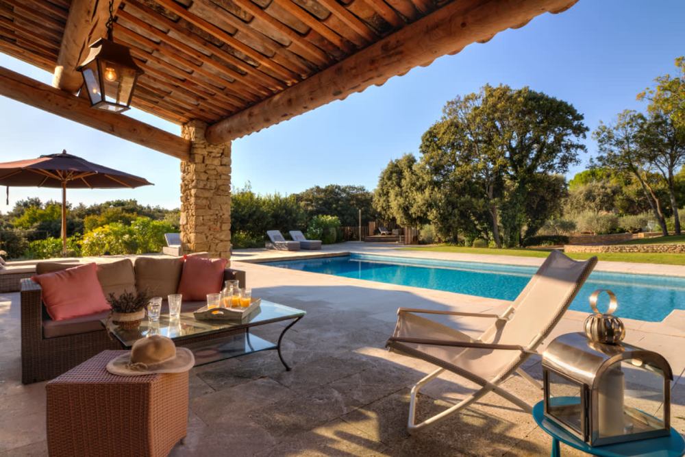 Photographs of Mas de Bellecour villa in Provence - Image 11 of 37
