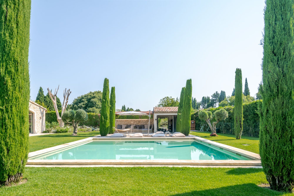 Photographs of Les Jardins d’Eygalières villa in Provence - Image 3 of 42