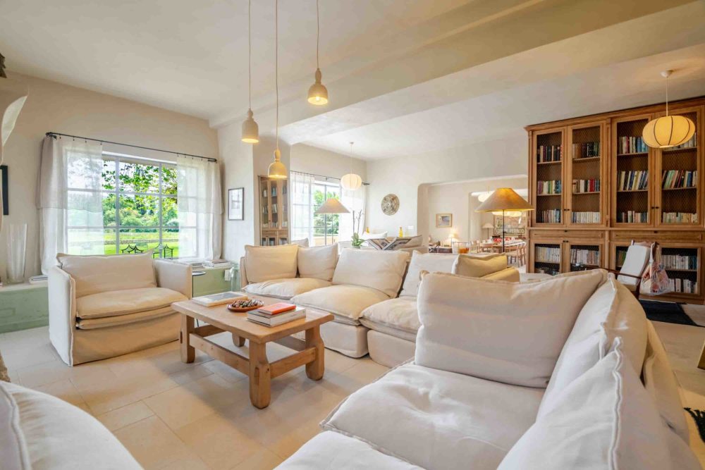 Photographs of New! Mas des Lumières villa in Provence - Image 7 of 40