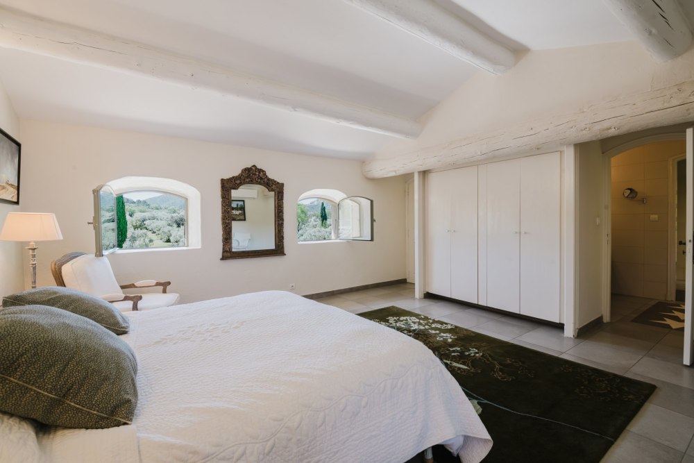 Photographs of Mas des Nénuphars villa in Provence - Image 15 of 54