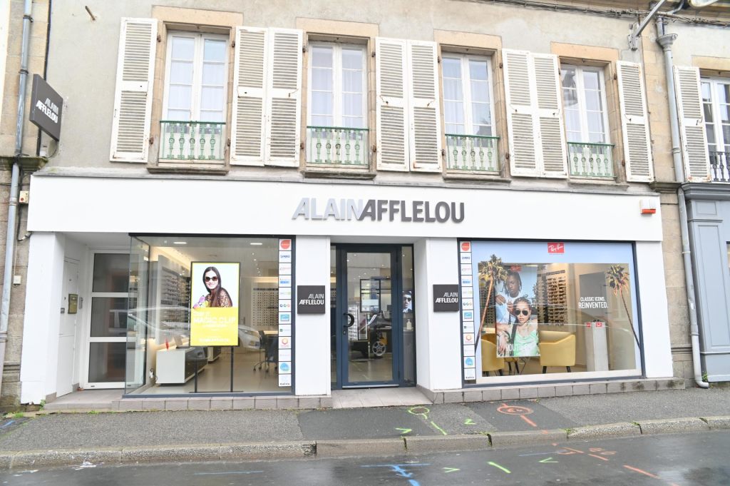 Magasin Opticien 16 rue Jean Bart 29100 DOUARNENEZ extérieur