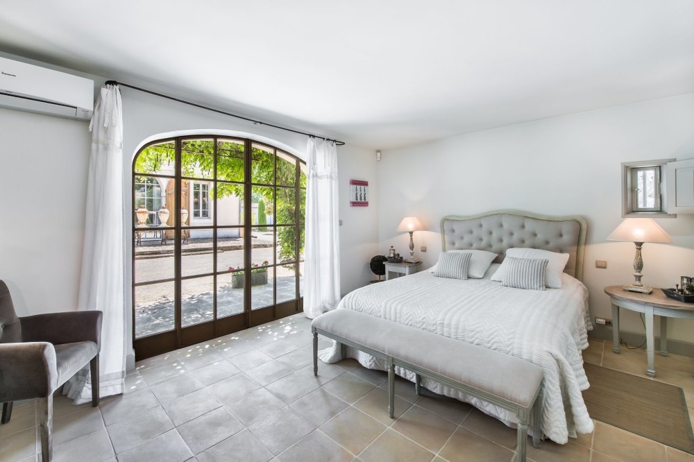 Photographs of Domaine de Villeblanche villa in Provence - Image 33 of 58