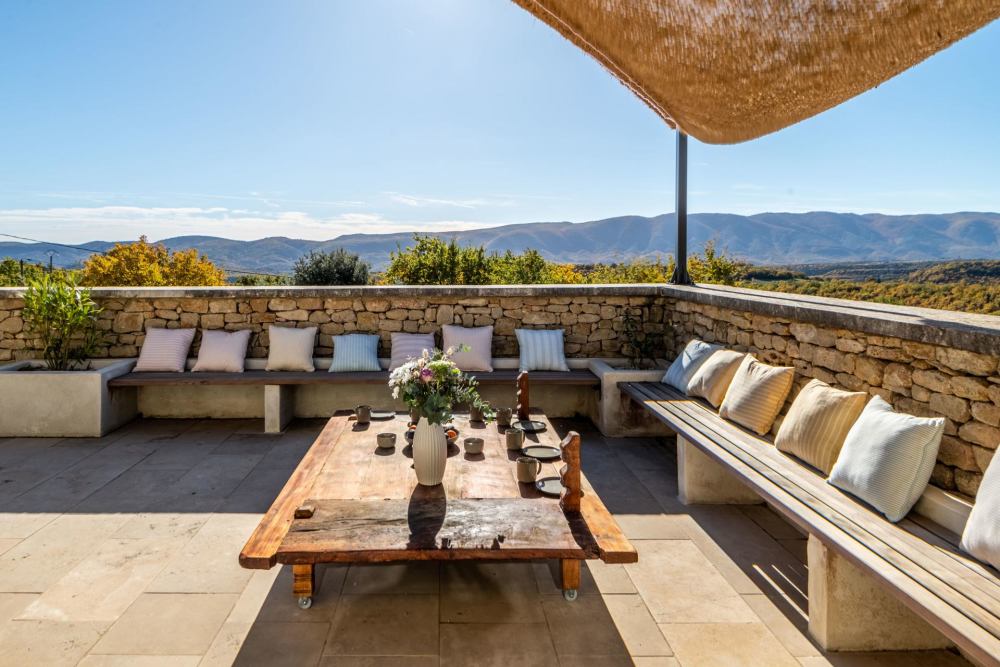 Photographs of Mas des Flaneries villa in Provence - Image 2 of 36