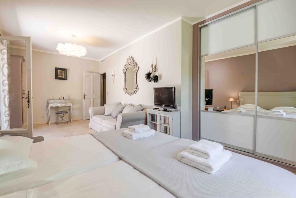 Photographs of Mas du Grelot villa in Provence - Image 31 of 39