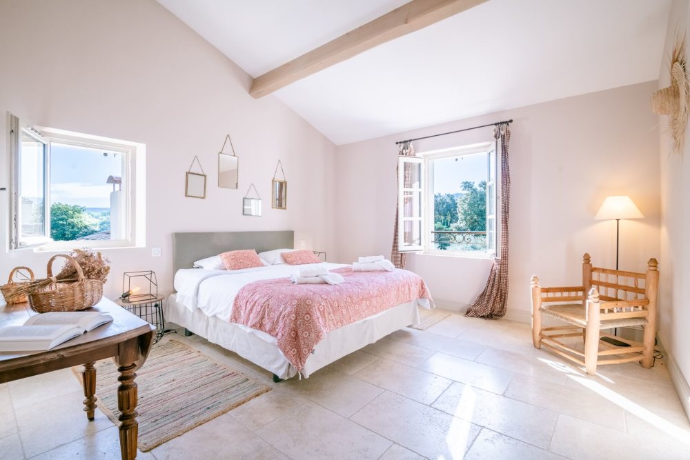 Photographs of Mas des Rabassiers villa in Provence - Image 18 of 32
