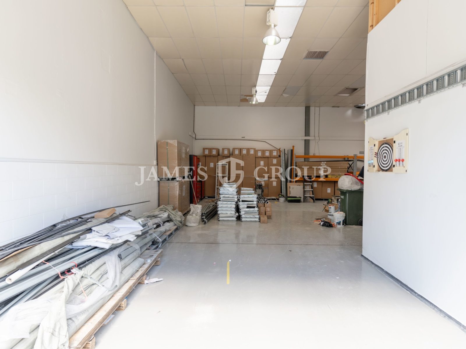 Henderson High Stud Unit + 3 Carparks | 180sqm
