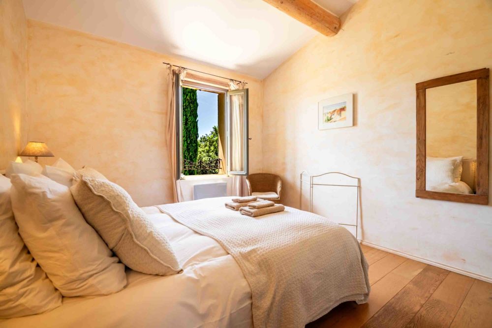 Photographs of Mas Rustrel villa in Provence - Image 18 of 26