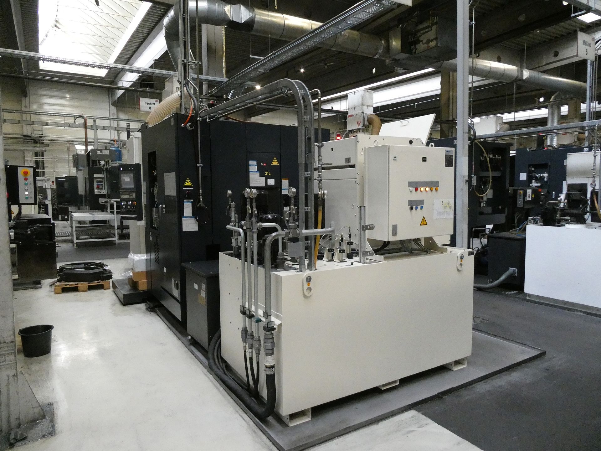 CNC Machining Center-Makino - Image 8