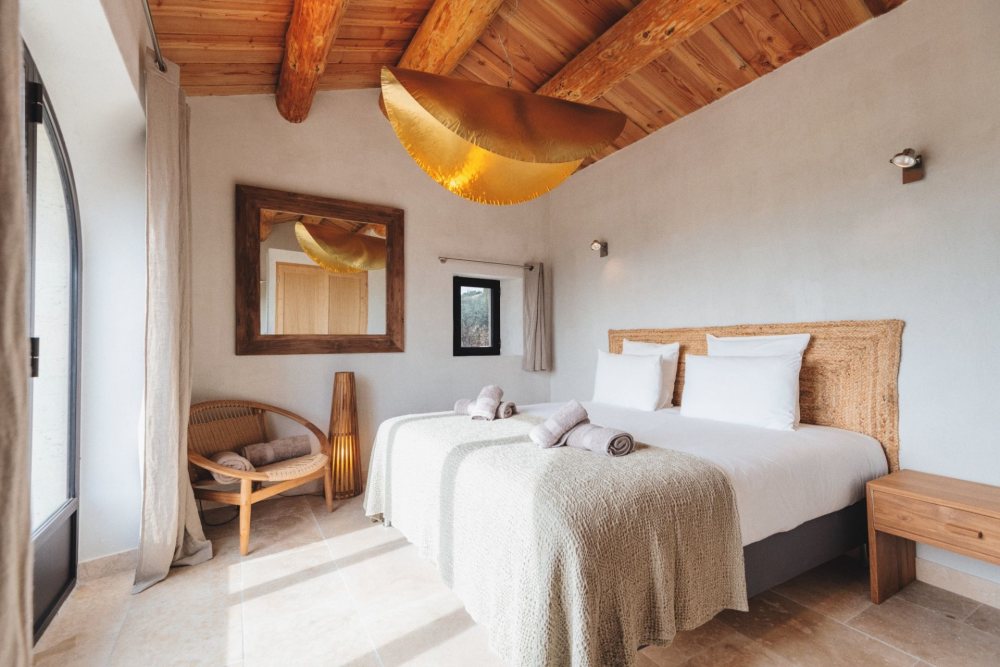 Photographs of Mas des Charmes villa in Provence - Image 31 of 39