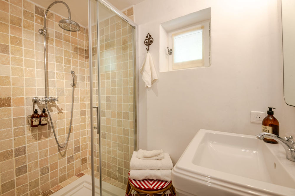 Photographs of Le Relais villa in Provence - Image 25 of 43