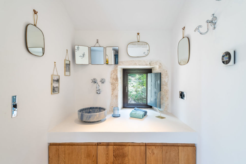 Photographs of Mas des Peintres villa in Provence - Image 25 of 46