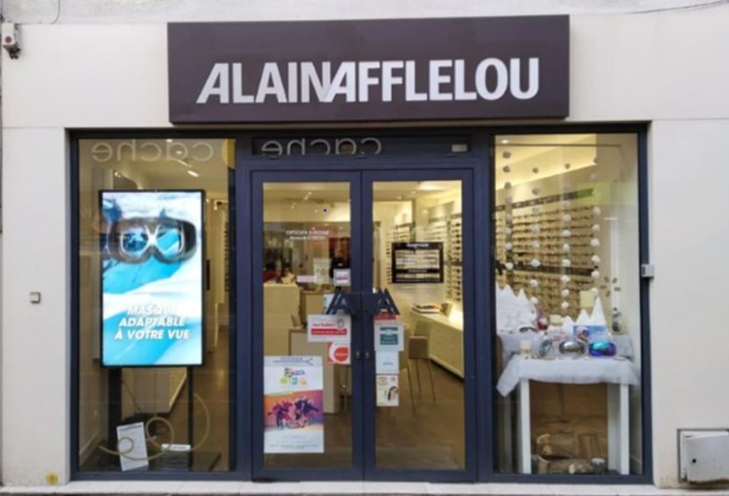 Magasin Opticien 12 rue de la Huchette 79300 BRESSUIRE extérieur