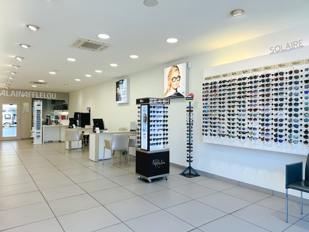 Magasin Opticien 2 place de la République 33440 AMBARÈS-ET-LAGRAVE intérieur